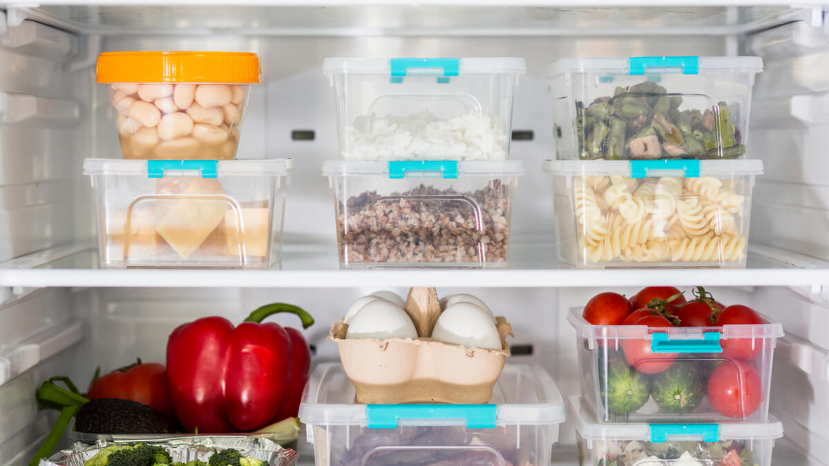 How to organize fridge shelves right